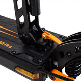 KuKirin G2 Pro z wyświetlaczem LCD pokazującym prędkość, baterię i tryb jazdy